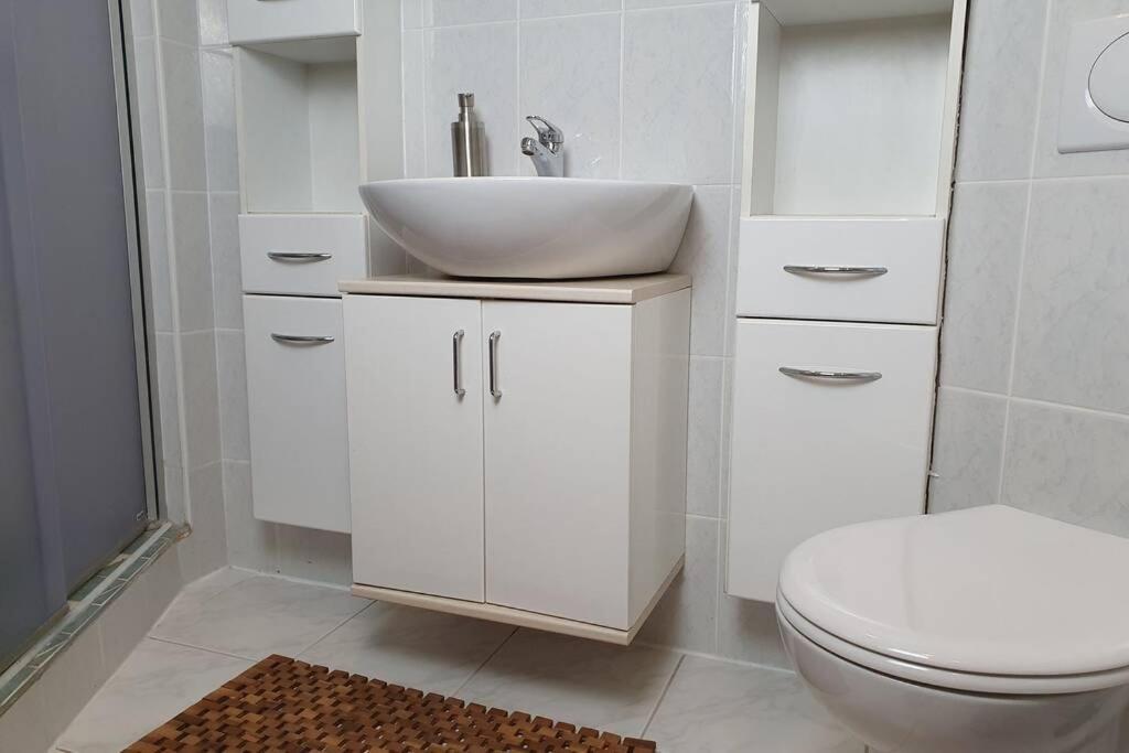 Villa Stadtb,Burggleiberg,Whirlpool,2Xbad,3Zimmernetflix à Krofdorf-Gleiberg Extérieur photo