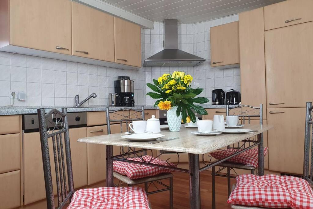 Villa Stadtb,Burggleiberg,Whirlpool,2Xbad,3Zimmernetflix à Krofdorf-Gleiberg Extérieur photo